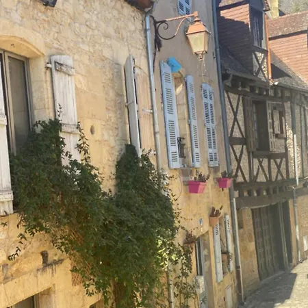 2 à 4 Pers, Centre Historique De *